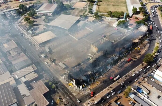 Incêndio no Shopping Popular de Cuiabá expõe falta de cobertura de seguros